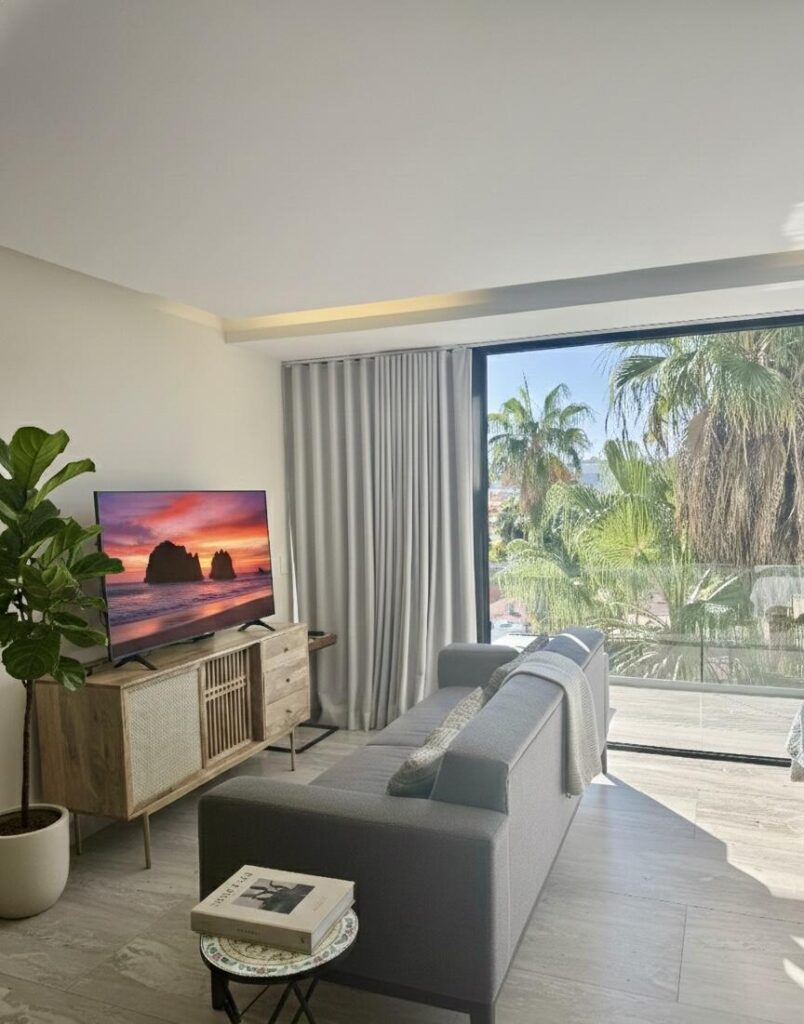 Los Cabos Sjd D/Town:General Perfectly positioned in the heart of San José del Cabo, this beautifully furnished studio condo delivers the best of walkable downtown living with strong income potential. Located just steps from restaurants, cafés, galleries, boutique shopping, the historic Art Walk, and the beach, this is one of those rare properties where location truly does the heavy lifting. The residence is turnkey and thoughtfully designed, featuring modern, up-to-date appliances, air conditioning, and stylish finishes that appeal to both short-term renters and personal use. Its cozy yet efficient layout has consistently attracted vacation guests, resulting in high occupancy and a proven rental track record. Owners and guests alike can enjoy sweeping sunset – 121 Miguel Hildago, San Jose del Cabo, BS