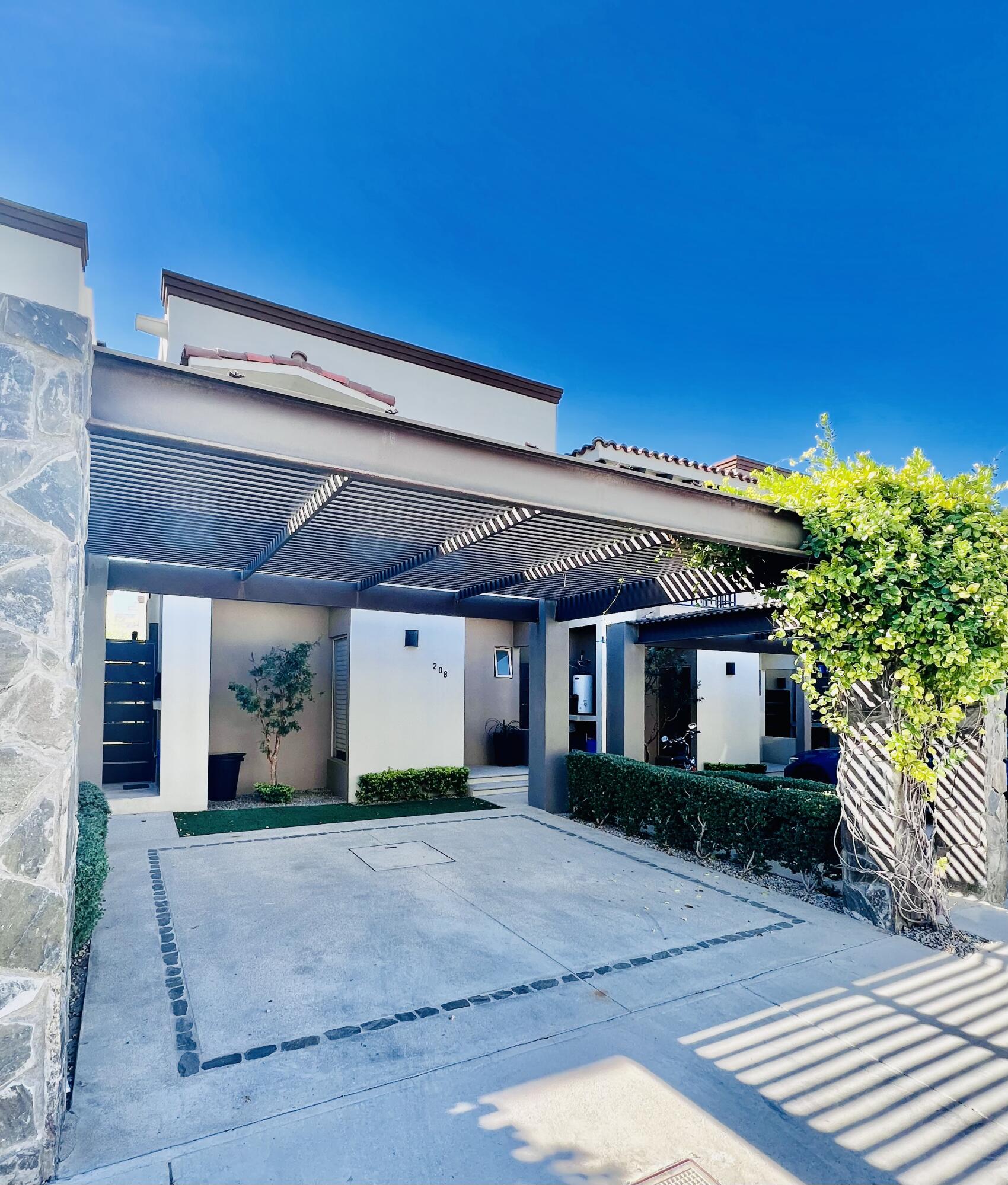 Los Cabos Magisterial Located in a residential area with excellent appreciation and high rental demand, this duplex is an outstanding opportunity for investors or buyers looking to build equity through light renovations. Both apartments are included in the sale as one deeded property. The neighborhood continues to grow in popularity due to its strategic location and accessibility, making this property an attractive option for rental income or long-term investment. Ubicado en una zona residencial de excelente plusvalía y alta demanda de rentas, este dúplex representa una magnífica oportunidad para inversionistas o compradores interesados en generar patrimonio mediante remodelaciones ligeras. Ambos departamentos están incluidos en la venta como una sola propiedad escriturada. La colonia continúa aumentando su popularidad gracias a su ubicación estratégica y accesibilidad, convirtiendo esta propiedad en una excelente opción para generar ingresos por renta o inversión a largo plazo. for sale