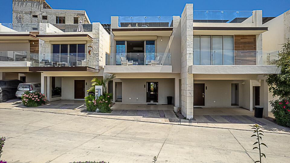 Los Cabos Vista Vela Stunning Turn-Key 3-bedroom, 3.5 bathroom Villa with ocean and city for sale
