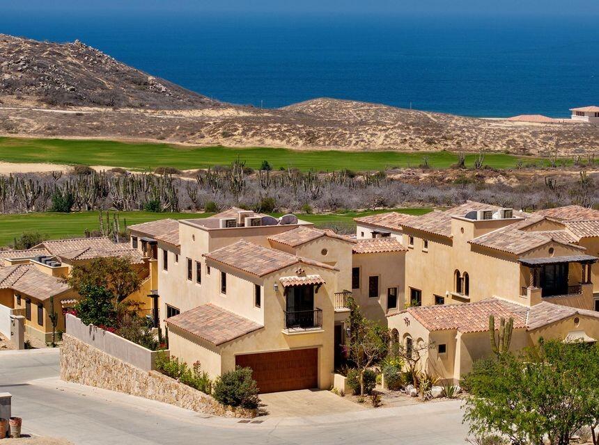 Los Cabos Sjd-Inland/Golf:Gen Incredible property with a 3 bedroom unit and 3 additional detached and independent access rental units on the top level, plus a restaurant set up construction on the lower level, Few steps from La Comer and right in front of Fonatur play ground. A short walk to San Jose del Cabo beach, and less than 10 minutes away from Downtown San Jose.This property has great rental potential as well as turn the local section as restaurant. Don't miss the opportunity to invest in this property with multiple benefits. – 34 The Villas at Rancho San Lucas, Pacific, BS