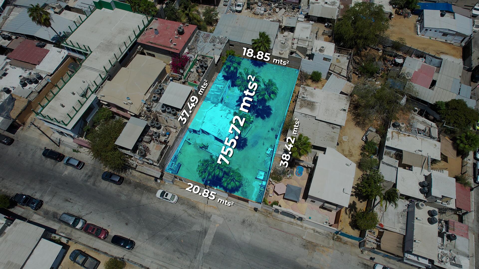 Los Cabos Monte Real esta encantadora casa esta ubicada en la Colonia Monte real, comunidad familiar y tranquila , esta totalmente bardeada con un patio muy amplio y un diseño en el patio frontal muy familiar cerrado. tambien cuenta con una construcción extra como oficina con su baño independiente en la parte trasera de la propiedad,como extra tiene doble accesos de entrada hacia la propiedad. for sale