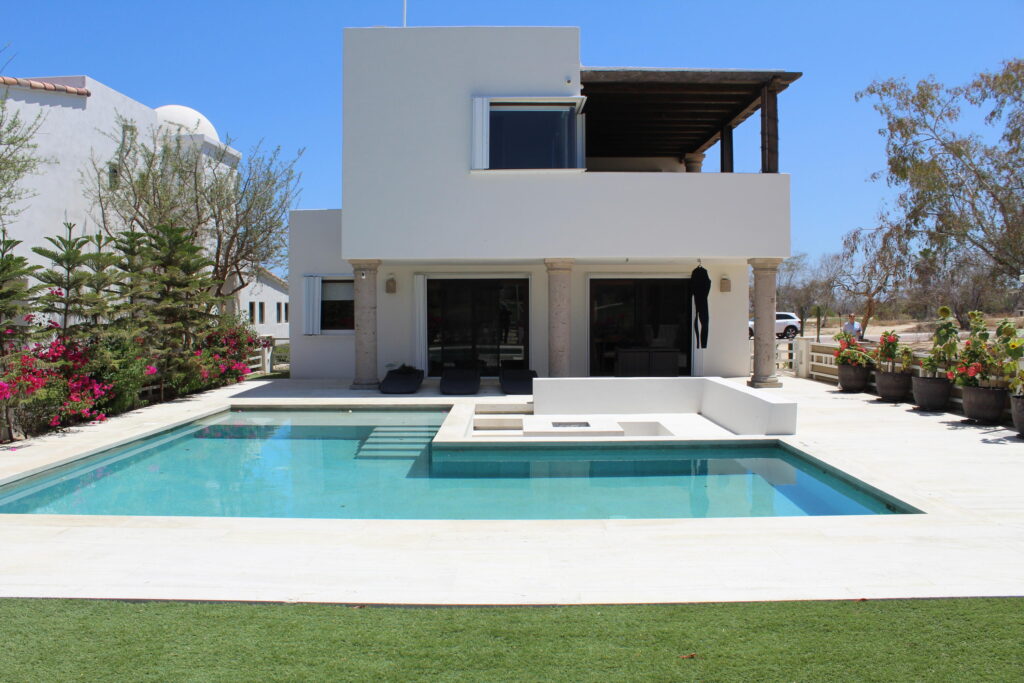 Los Cabos Residencial La Jolla Casa Tigre is located in La Jolla, a well-positioned community offering convenient access to San José del Cabo and the corridor. This house has ocean – 542 C. Palo Blanco, Cabo Corridor, BS