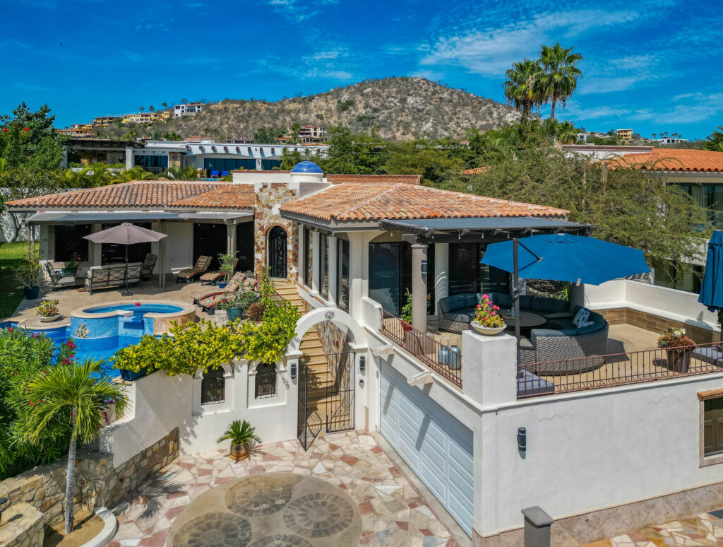 Los Cabos Csl C/Club Golf This Village offers that little bit of something special for everyone, or a whole lot of special.our spectacular development as the best location is a new state-of-the-art club house including Pool and so much more.Simply put... impecable standards with an unparalleled lifestyle.This villa offers comfort and elegance, featuring luxurious finishes, a fully equipped kitchen with granite countertops, spacious living spaces, and beautiful bathrooms with walk-in closets, terraces, and much more. This villa offers privacy and tranquility.Make sure to pack your sunglasses and sun screen as the Country Club Cabo San Lucas will deliver when it comes to the weather. This – A7 Rancho Paraiso, Cabo Corridor, BS