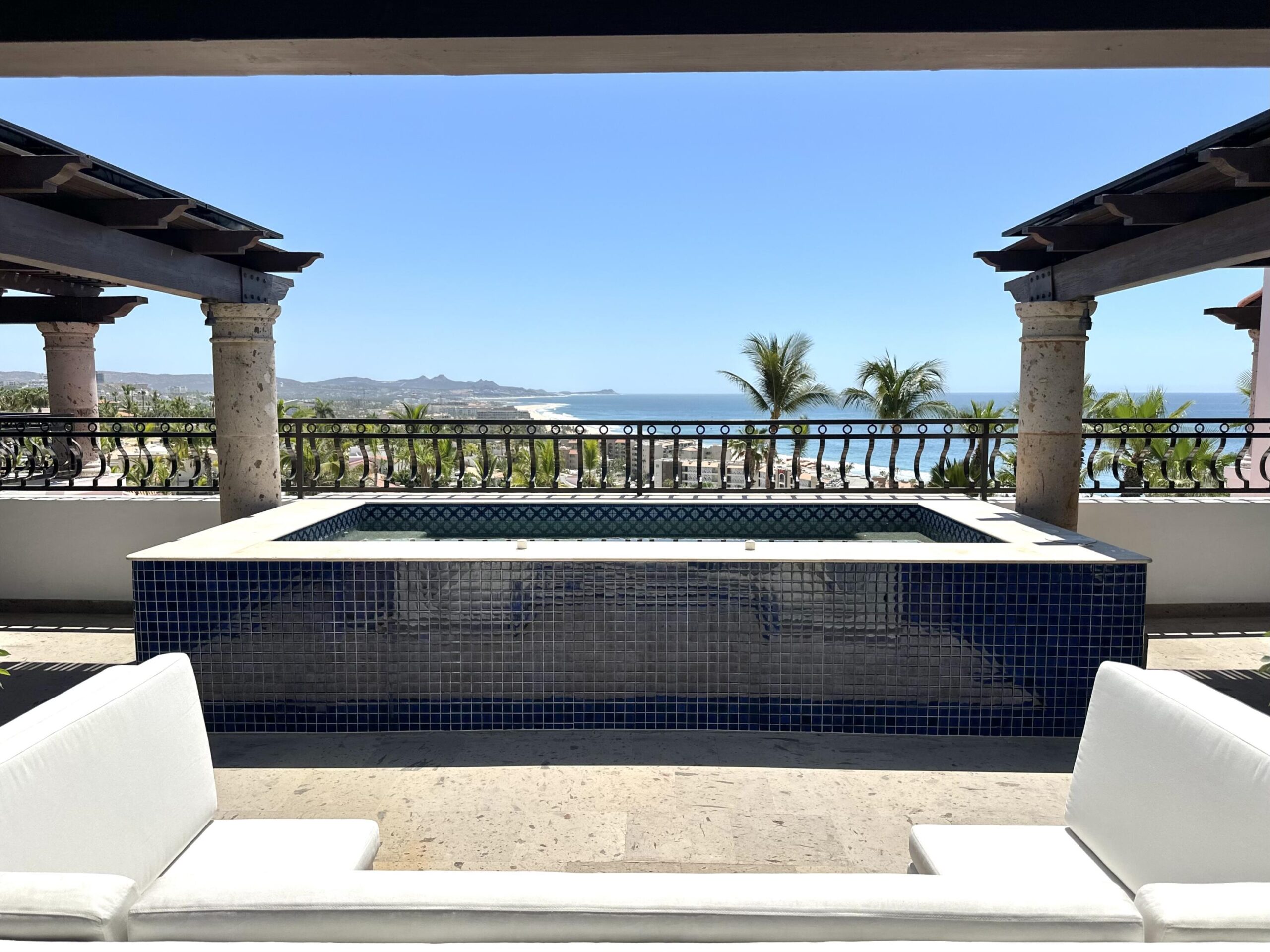 Los Cabos Residencial La Jolla Casa Devine is a luxurious, turnkey, fully-furnished, for sale