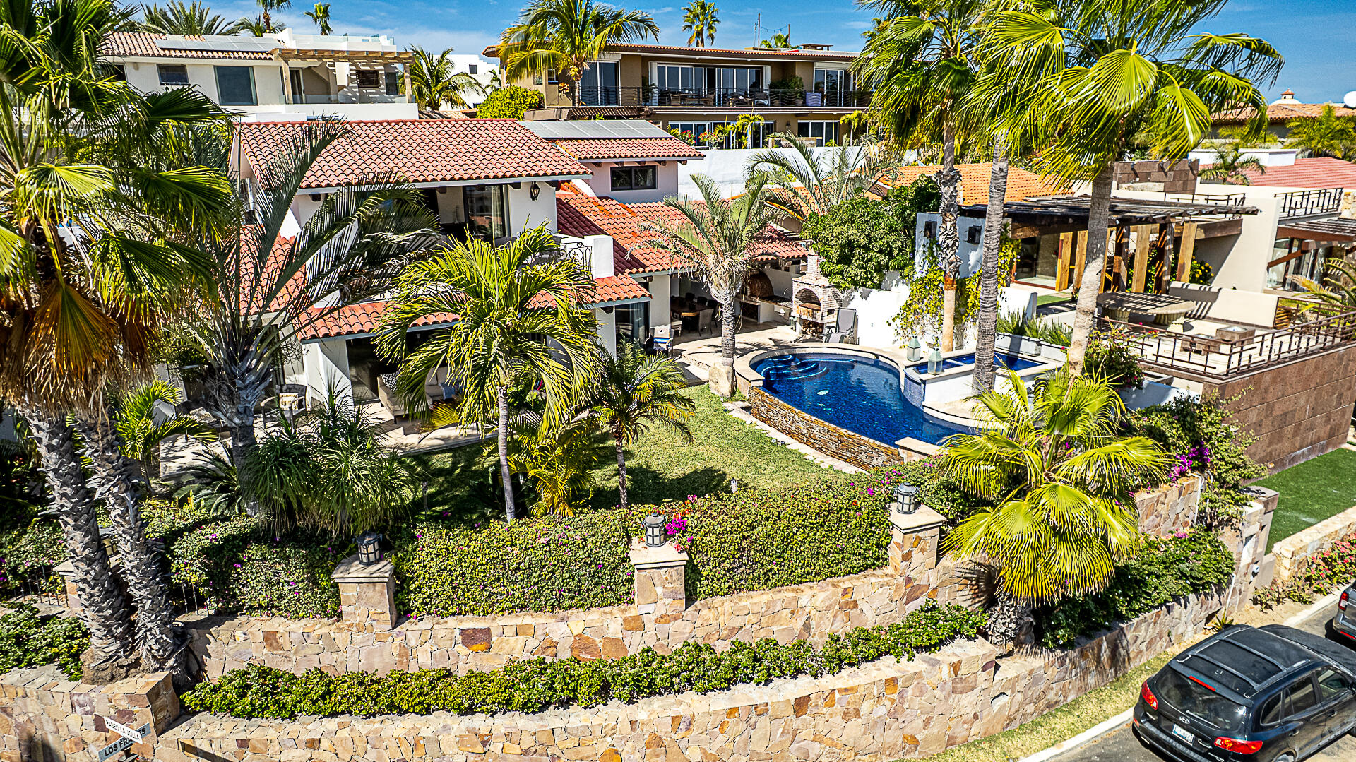 Los Cabos Residencial La Jolla Casa Tigre is located in La Jolla, a well-positioned community offering convenient access to San José del Cabo and the corridor. This house has ocean for sale
