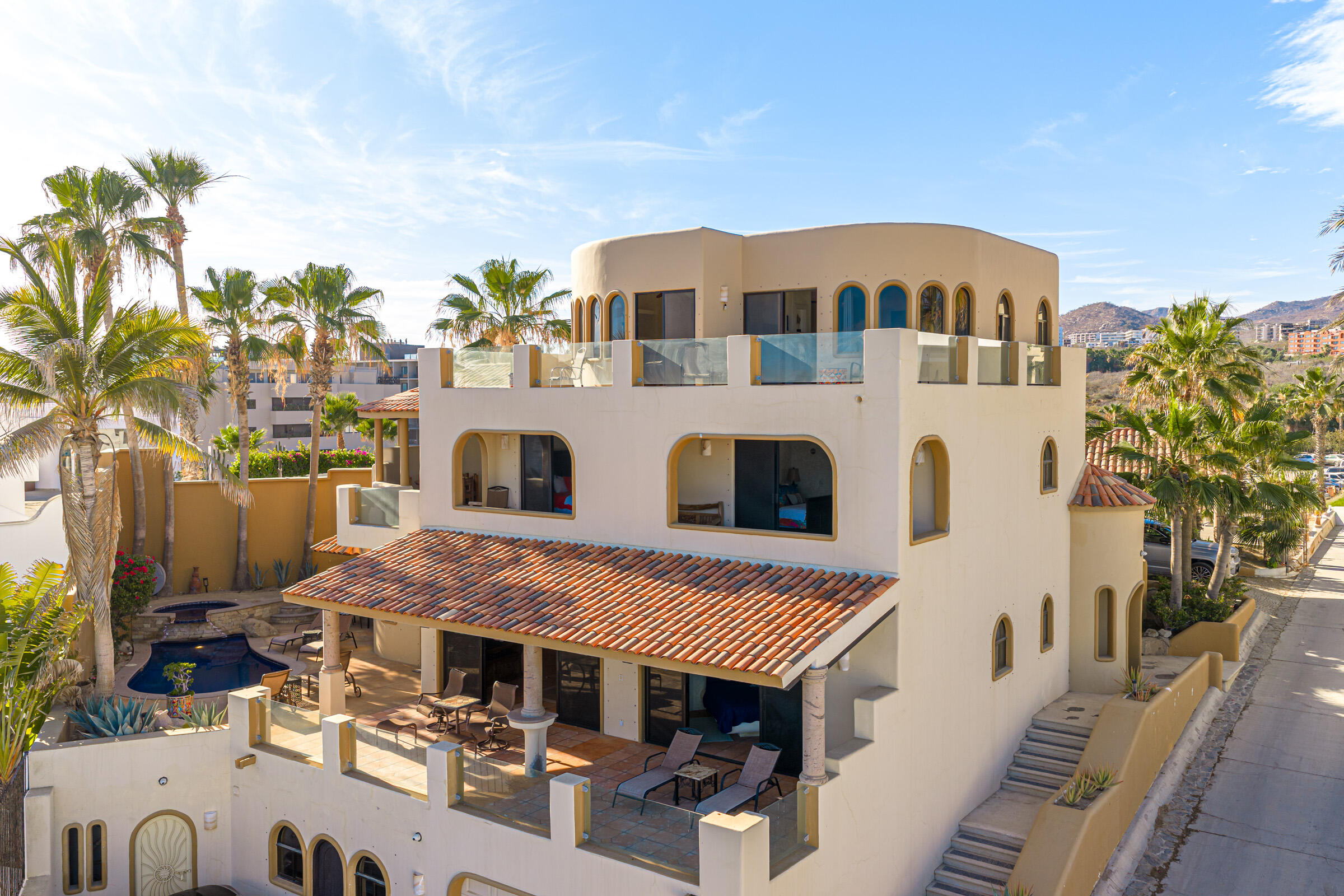 Los Cabos Residencial La Jolla Casa Devine is a luxurious, turnkey, fully-furnished, for sale