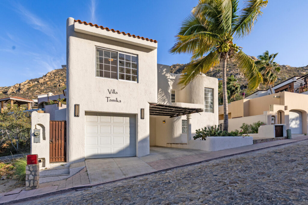 Los Cabos Hacienda Campestre Beautiful 3 bedroom home with additional nanny(maids)quarters, roof top terrace and a garage backing onto the 13th fairway of the prestigious Club Campestre Golf course. Here is your opportunity to own a piece of the established and very sought after community of Hacienda in Campestre. Surrounded by lush green landscape and over head ocean – Camino del Cerro, Cabo San Lucas, BS