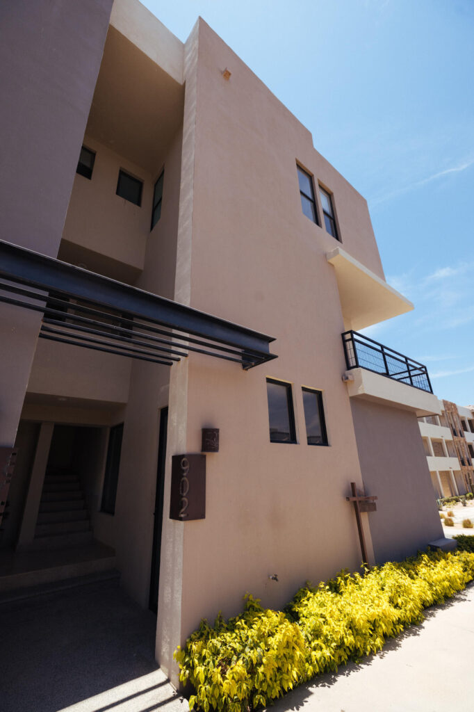Los Cabos Camino Del Mar Beautiful Townhome - This Townhome in Camino del Mar, El Tezal, offers unmatched value. Enjoy modern interiors, a rooftop terrace with iconic – Camino Del Mar, Cabo Corridor, BS