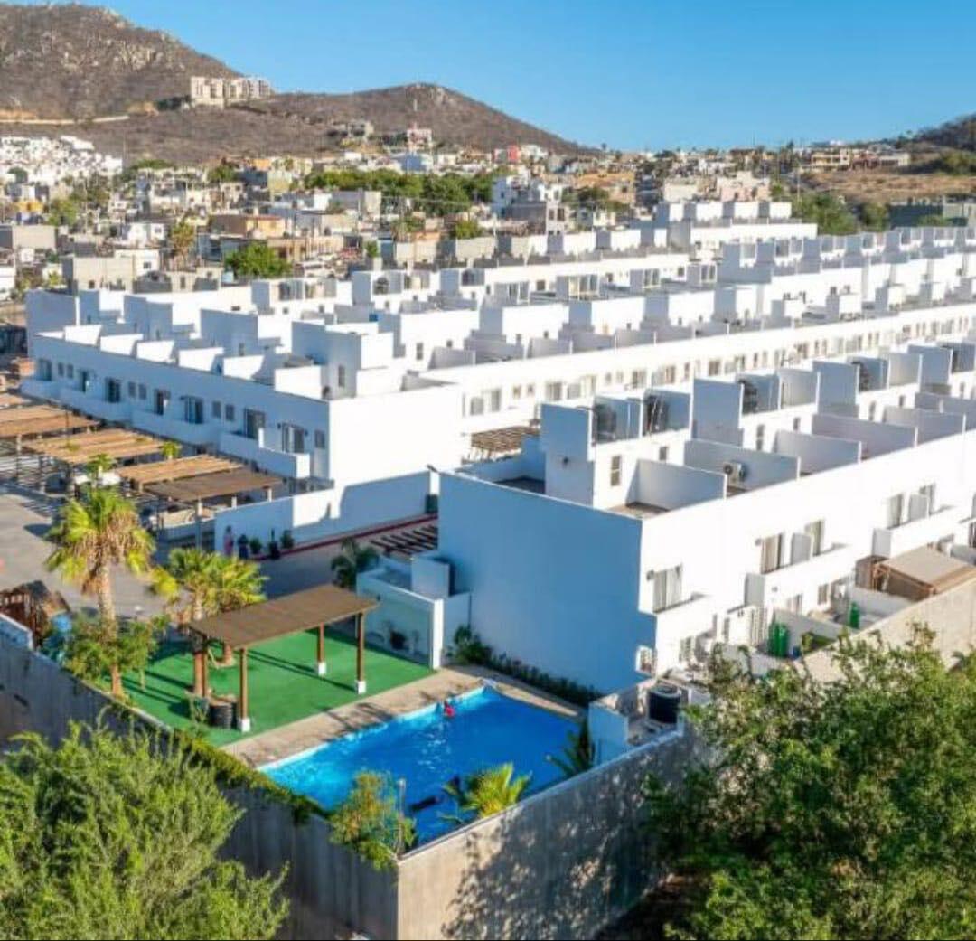 Los Cabos Auroras House for sale in Cabo San Lucas - Privada ParaísoLive in a quiet and secure gated community, just 10 minutes from downtown.2 bedrooms with balconies1.5 bathrooms2 stories | ~100 m²Parking with pergola2,500 L cistern + 1,100 L water tankGated community with pool, playground, visitor parking, and 24/7 securityIdeal for families seeking location, comfort, and a family-friendly atmosphere. for sale