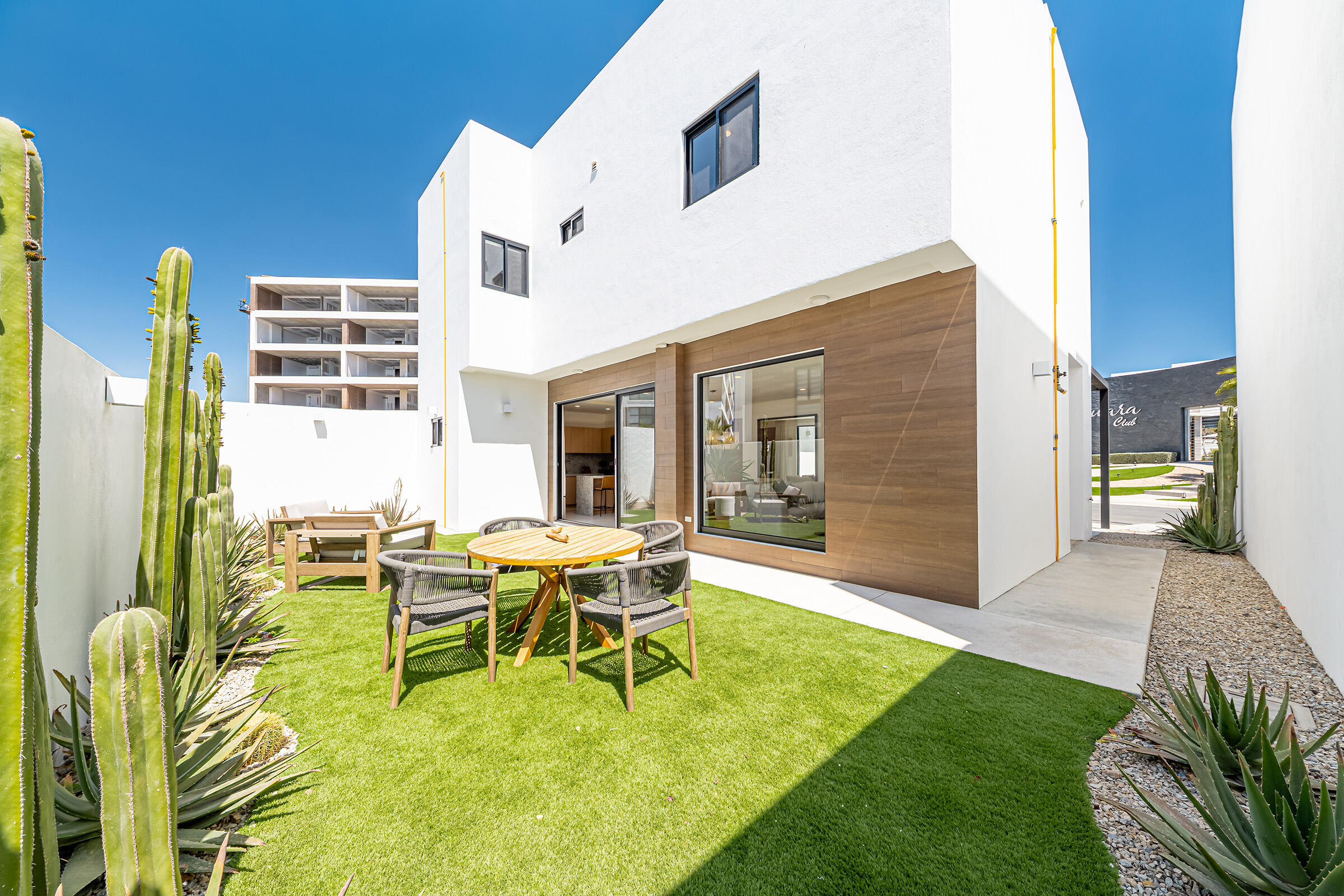 Los Cabos Santa Rosa Strategic Investment in El Zacatal: Dual-Unit Property with High ROI PotentialLocated just one block from the main Blvd. Dr. Ernesto Chánez Chávez, this property is a prime opportunity in one of San José del Cabo's high-demand rental markets. The building features two independent, spacious units designed for modern living.Unit A (2 Bedrooms): A generous layout ideal for small families or professionals. It features a full kitchen with a functional breakfast bar and a complete bathroom.Unit B (1 Bedroom): A cozy, efficient unit perfect for couples or individuals. Includes a kitchen with a built-in bar and a full bathroom. for sale