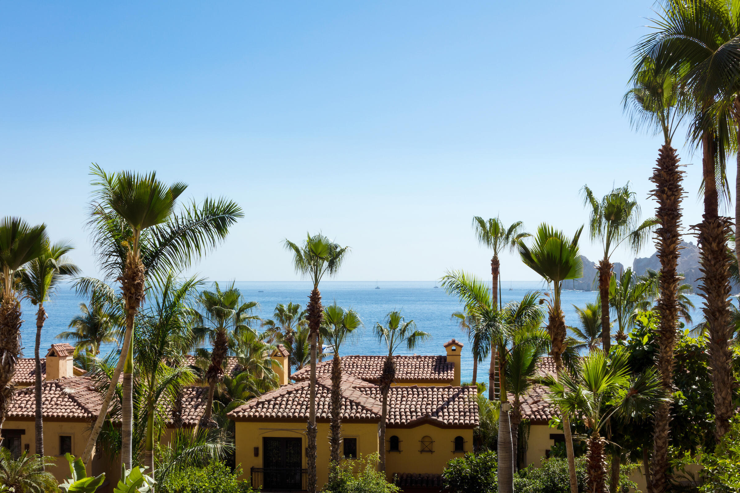 Los Cabos Idaho Condos Bright, spacious 2-bed, 2-bath condo, freshly updated with paint, updated cabinets, and quartz countertops. This stylish, move-in-ready home features a private patio just steps from a beautifully landscaped pool, plus access to the shared rooftop terrace with sweeping ocean for sale
