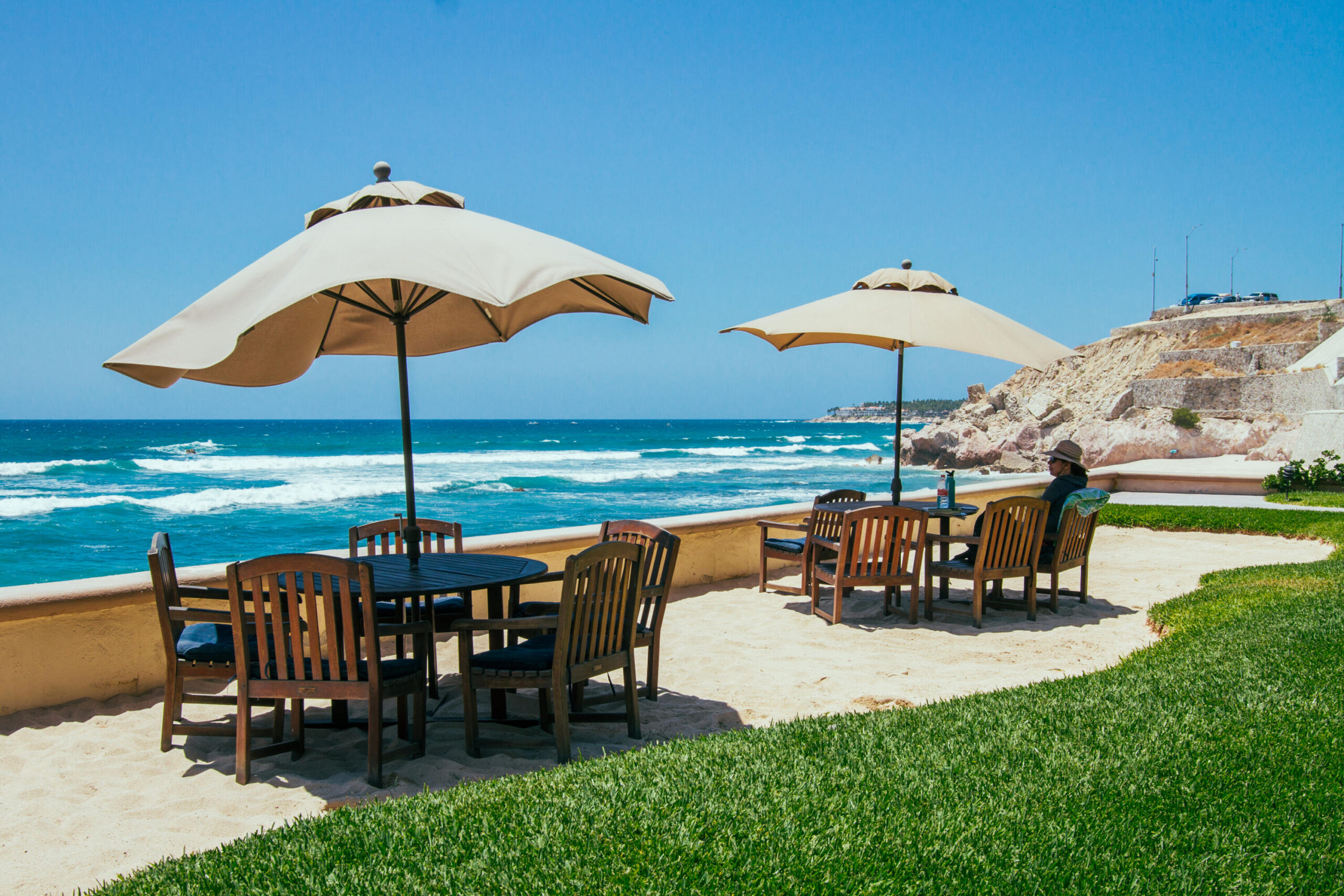 Los Cabos Club La Costa End unit 1 bedroom/1 bath unit in great condition in a fully gated community on the Vidanta Golf Course.. Ground level for easy access with large 13' X 18' deck. unit location has both front and side gardens offering more privacy. Has many additional built-ins, has never been a rental and features exclusive assigned parking space out front of the building. F2 offers 3 swimming pools plus hot tubs. Shops, restaurants, beach and public transportation are just a minutes walk away. Comes partially furnished and ready for your personal touches. for sale
