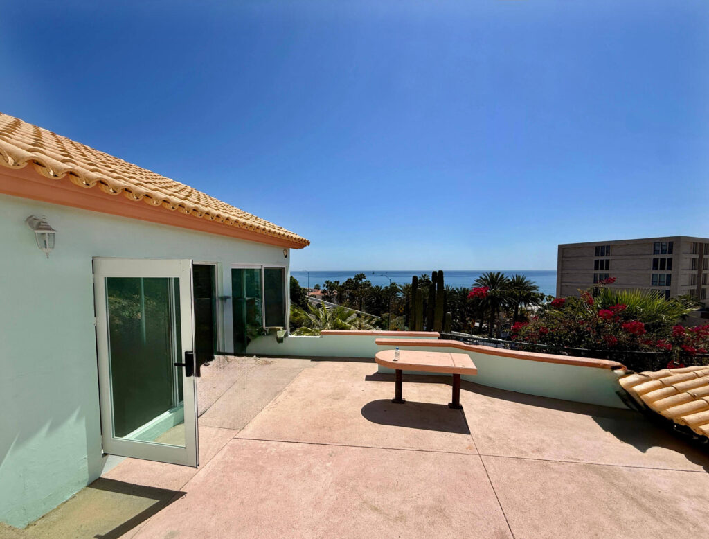 Los Cabos Hacienda Campestre Beautiful 3 bedroom home with additional nanny(maids)quarters, roof top terrace and a garage backing onto the 13th fairway of the prestigious Club Campestre Golf course. Here is your opportunity to own a piece of the established and very sought after community of Hacienda in Campestre. Surrounded by lush green landscape and over head ocean – Km 28 El Mirador, San Jose del Cabo, BS