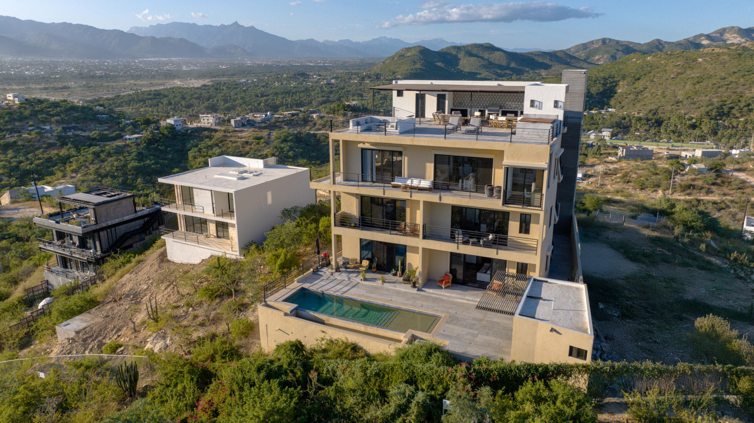 Los Cabos Sjd Marina:General Welcome to your new home in Animas 4! This modern and stylish 2-bedroom, 2.5-bathroom apartment comes fully furnished and is ready for you to move in. Enjoy spacious, bright interiors, a kitchen equipped with high-quality appliances, and a cozy living room perfect for relaxation. The bedrooms feature ample closet space and en-suite bathrooms, ensuring privacy and comfort. Additionally, breathtaking for sale