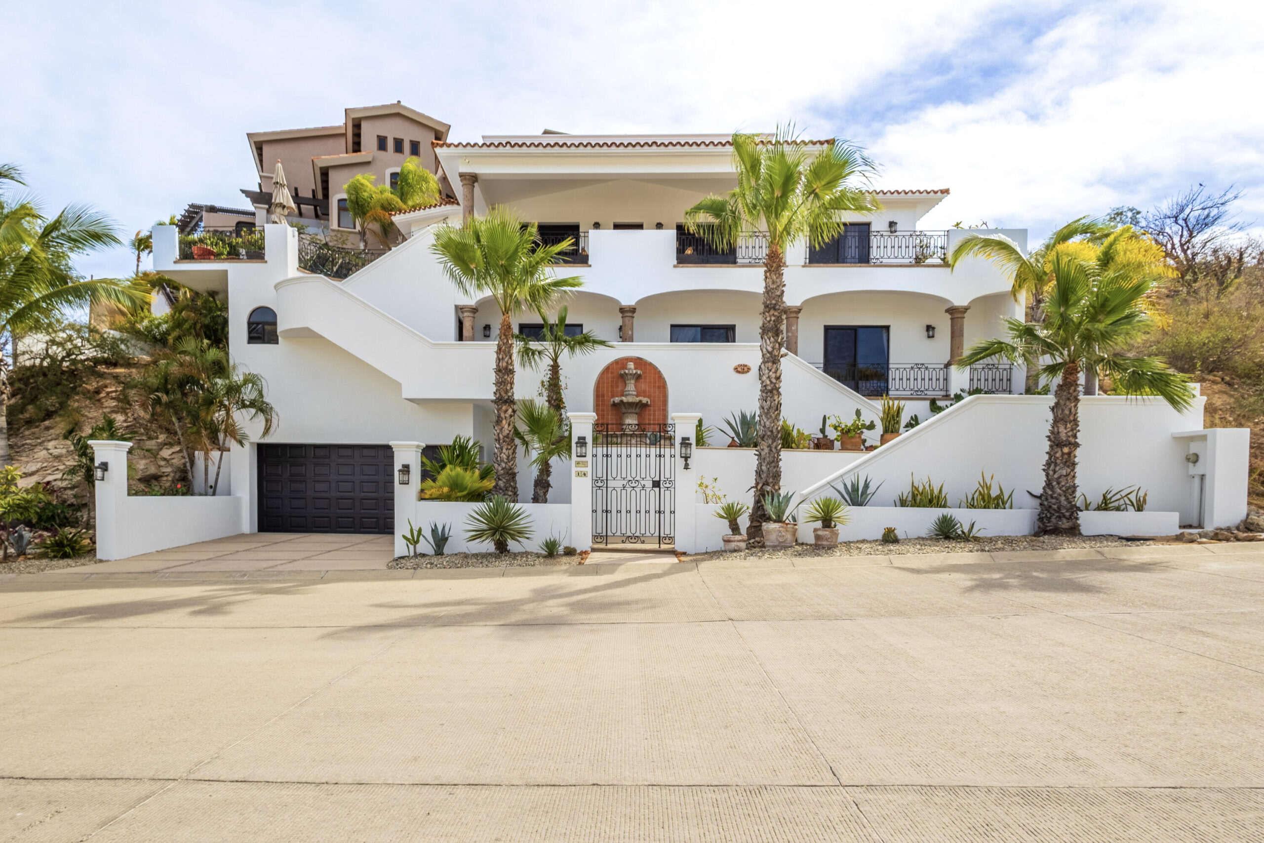 Los Cabos La Playita AMAZING OPPORTUNITY!!! Five bedrooms, Four and One half baths including a Luxury Ocean for sale