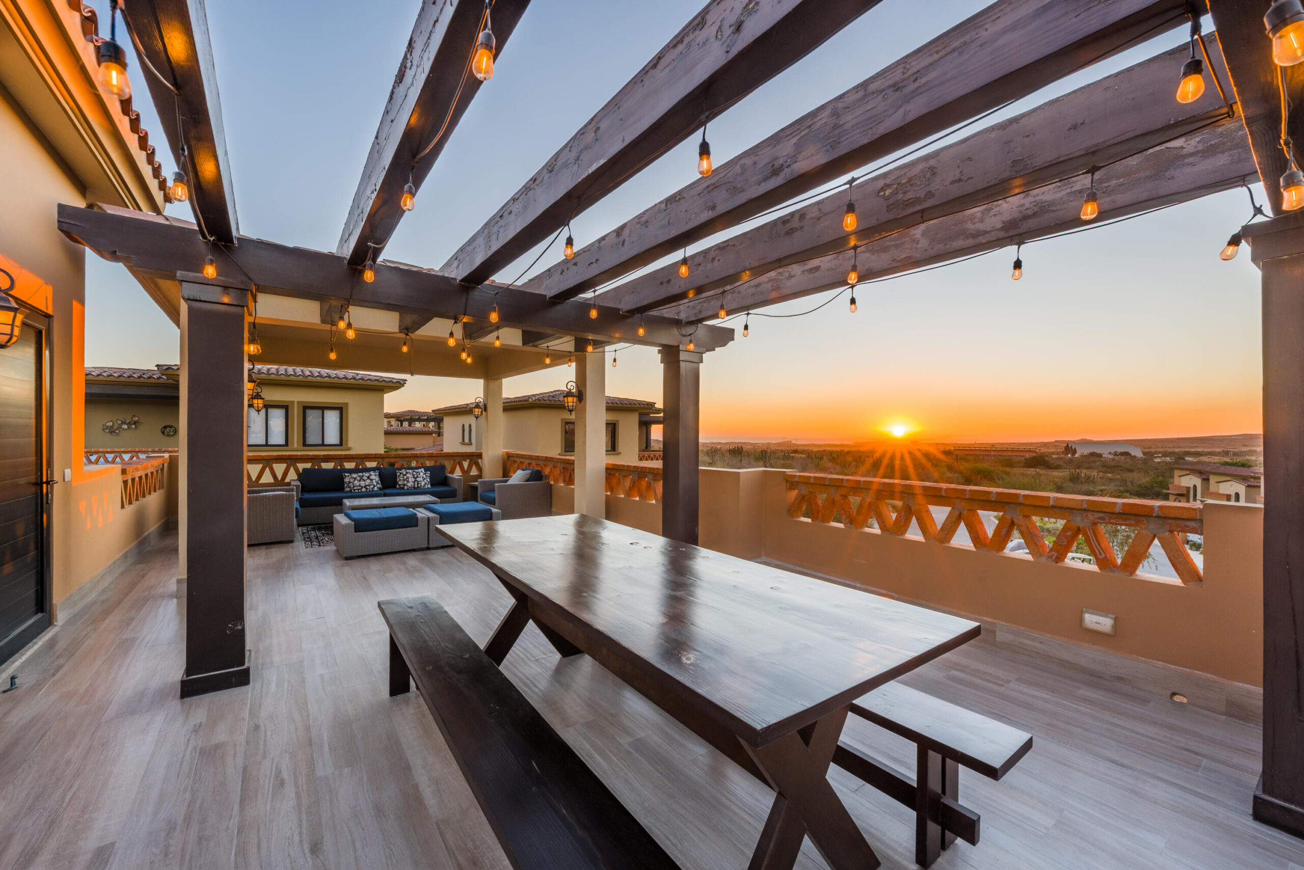 Los Cabos Monte Rocella *****PRICE REDUCTION*****Welcome to Monte Rocella, a planned master community in the heart of Tezal. This 3 bedroom 2 bathroom 4th floor level PENTHOUSE- OCEAN for sale