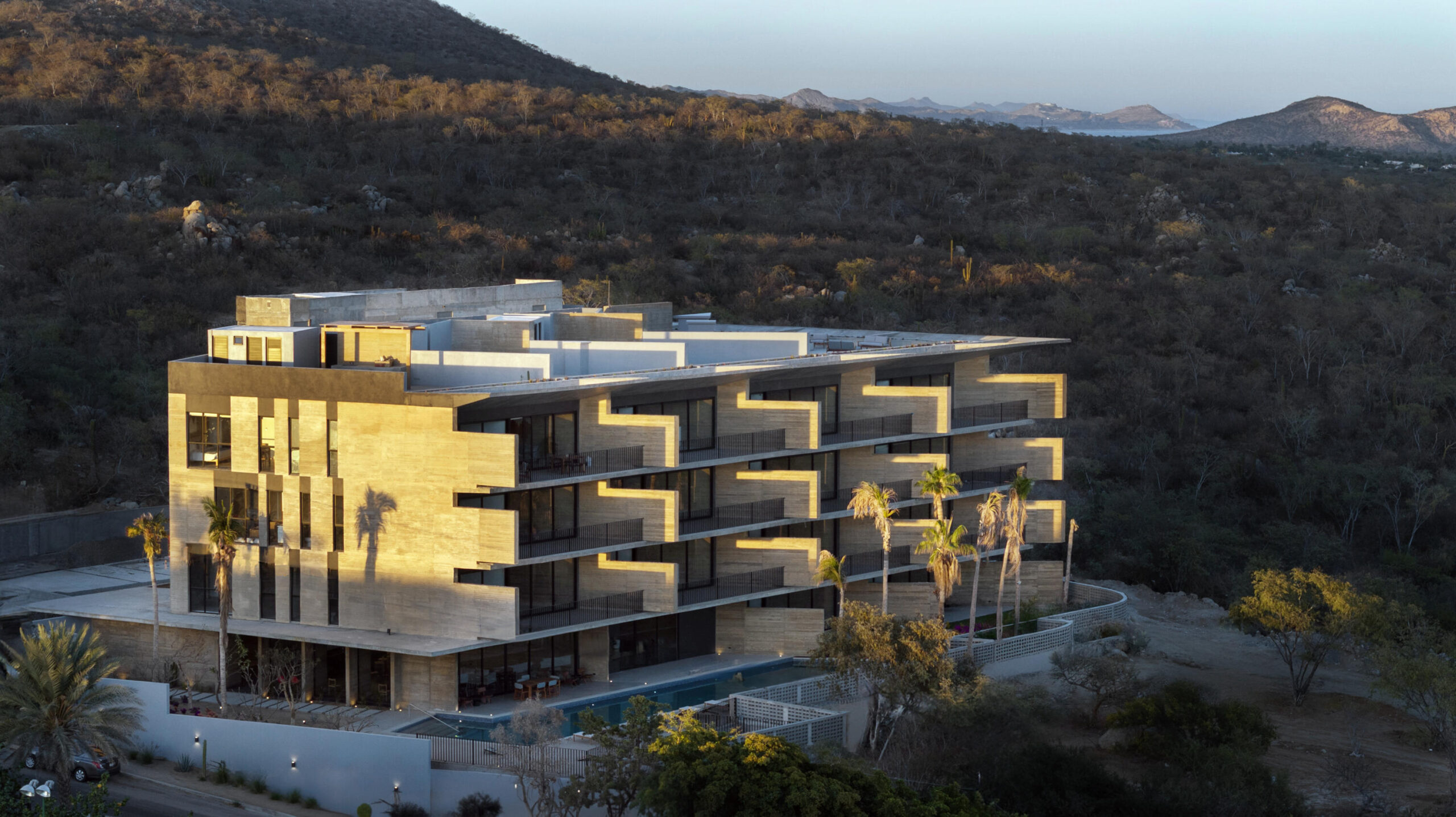 Los Cabos Mare Discover MARE, a rare opportunity to invest in one of San José del Cabo's most coveted addresses.Perfectly located in the vibrant Hotel Zone, this spacious 3-bedroom, 3-bathroom residence offers spectacular ocean for sale