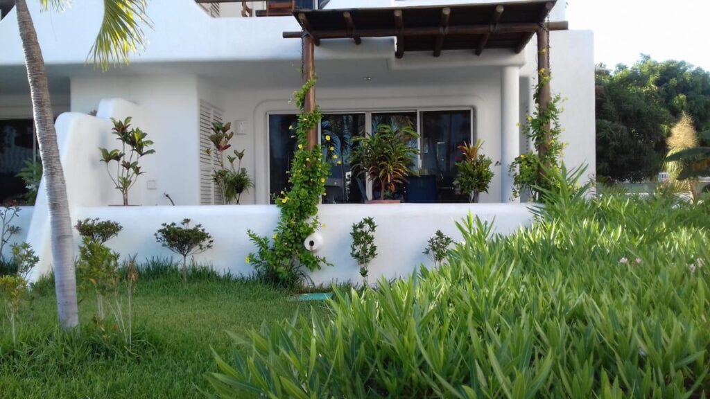 Los Cabos Costa Azul Comfortable 1-Bedroom, 1-Bathroom CondoFully furnished and equipped with a modern kitchen, this cozy property is a great choice for both living and investment. Located in one of the most attractive areas of the destination, its setting within a tourist development makes it a convenient option with high rental potential.HOA – Paseo de Los Cabos, San Jose del Cabo, BS