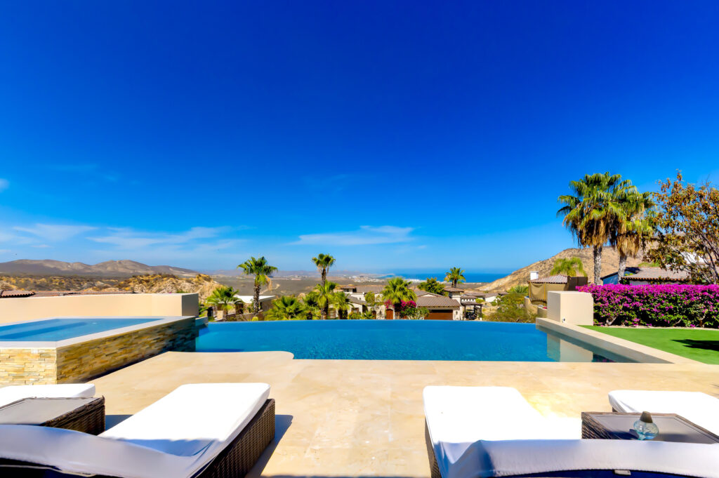 Los Cabos Monte Real esta encantadora casa esta ubicada en la Colonia Monte real, comunidad familiar y tranquila , esta totalmente bardeada con un patio muy amplio y un diseño en el patio frontal muy familiar cerrado. tambien cuenta con una construcción extra como oficina con su baño independiente en la parte trasera de la propiedad,como extra tiene doble accesos de entrada hacia la propiedad. – Querencia Blvd, San Jose Corridor, BS