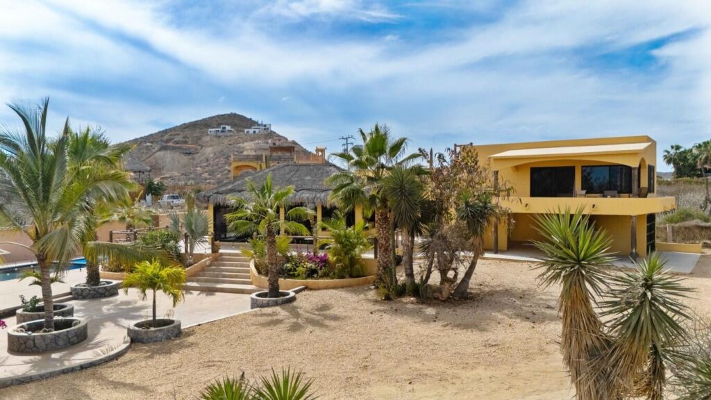 Los Cabos Santa Rosa Strategic Investment in El Zacatal: Dual-Unit Property with High ROI PotentialLocated just one block from the main Blvd. Dr. Ernesto Chánez Chávez, this property is a prime opportunity in one of San José del Cabo's high-demand rental markets. The building features two independent, spacious units designed for modern living.Unit A (2 Bedrooms): A generous layout ideal for small families or professionals. It features a full kitchen with a functional breakfast bar and a complete bathroom.Unit B (1 Bedroom): A cozy, efficient unit perfect for couples or individuals. Includes a kitchen with a built-in bar and a full bathroom. – Rancho Cerritos, Pacific, Pacific, BS