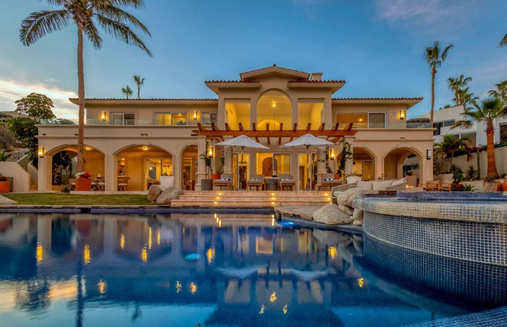 Los Cabos Santa Carmela Perched on Whale Point, Villa Del Mar is a rare oceanfront estate blending timeless architecture with a complete 2025 transformation. This 5½-bedroom residence sits on a dramatic point with unobstructed – Retorno Santa Clara, Cabo Corridor, BS