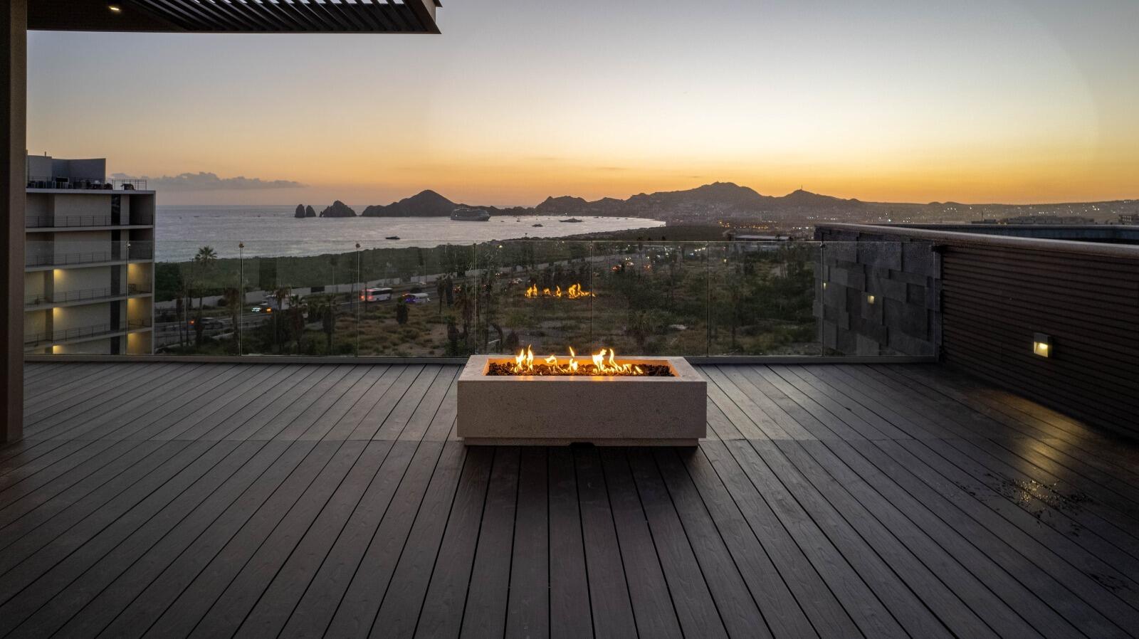 Los Cabos Satus Luxury 2-bed, 2-bath condo with stunning Cabo San Lucas Arch for sale