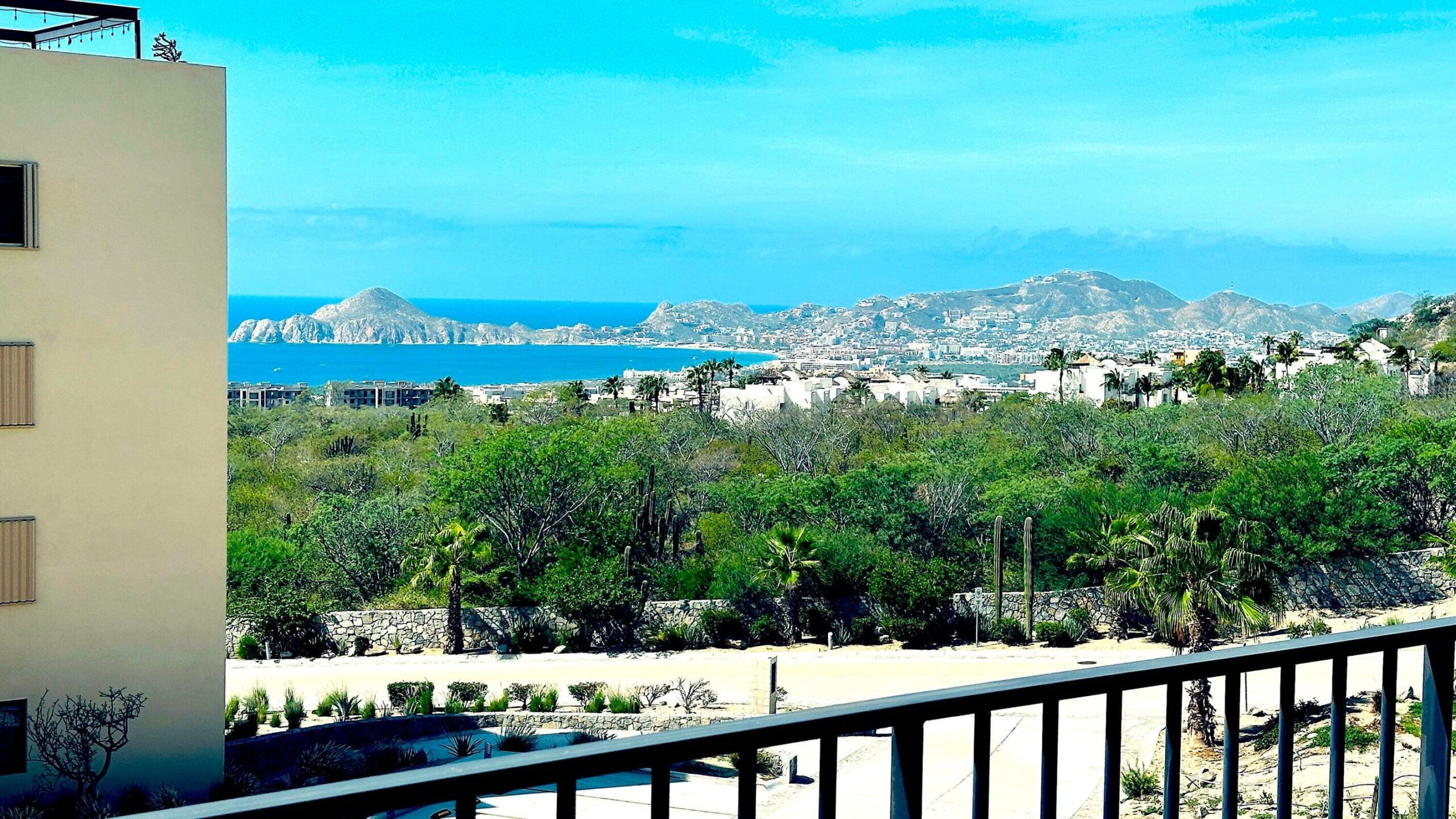 Los Cabos Aura These are the largest and most exclusive residences in the entire development, designed for buyers seeking generous space, luxury, and an unparalleled beachfront living experience. They feature 4 bedrooms and 4.5 bathrooms across 258 m² of interior space, plus a 60 m² terrace. They include a storage unit and two parking spaces.They represent the most spacious and prestigious option within the project. All four bedrooms feature ocean for sale
