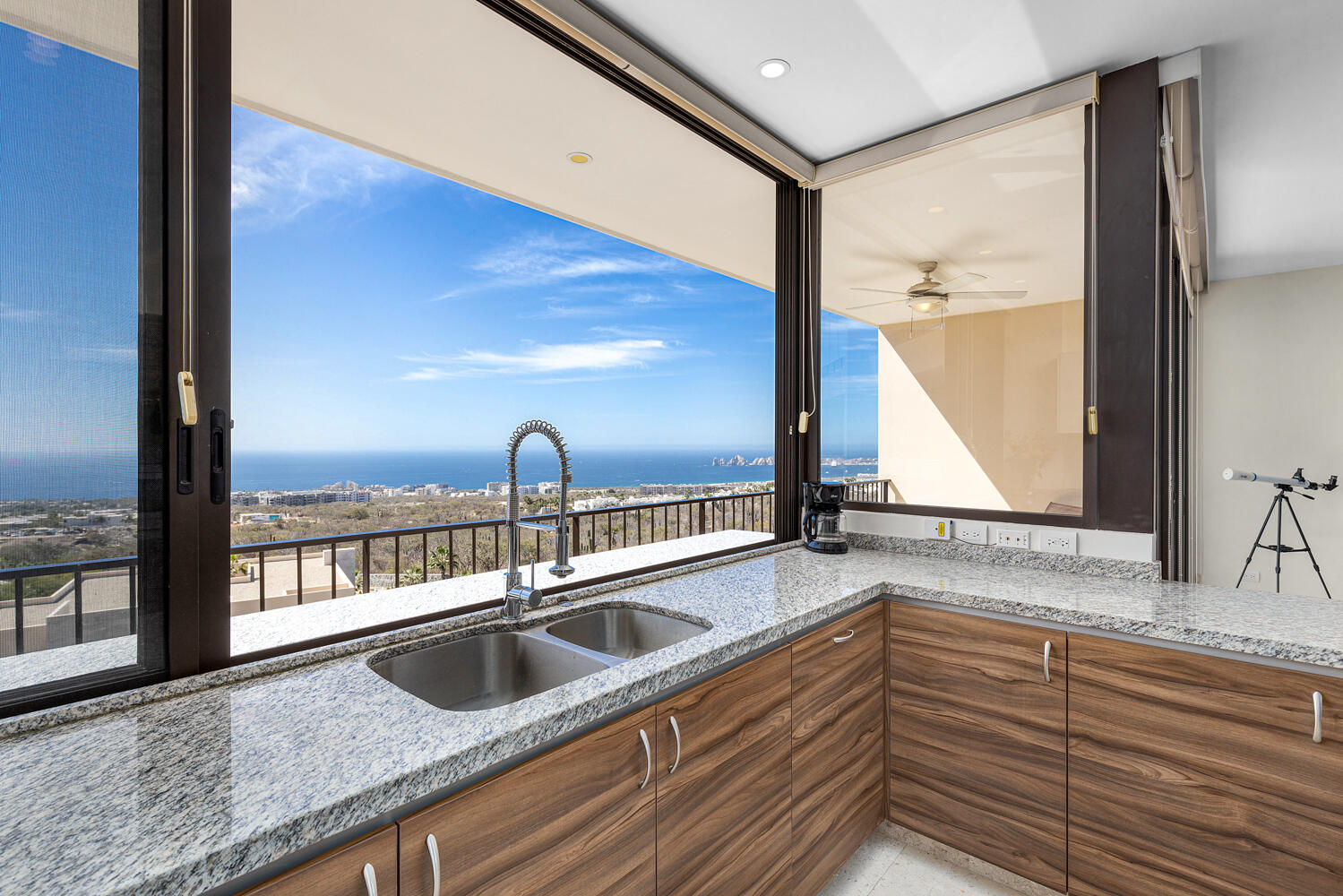 Los Cabos Castellana Residencial ~Descubre el equilibrio perfecto entre confort, ubicación y estilo de vida en este departamento en Castellana Residencial, una de las comunidades mejor ubicadas y de mayor crecimiento en San José del Cabo. Cuenta con acceso controlado 24/7, seguridad privada, cortinas antihuracanes, cuarto de lavado y aires acondicionados inverter que combinan comodidad y eficiencia.~Diseñado para quienes buscan su primera vivienda o dar el siguiente paso hacia la independencia, ofrece espacios funcionales, iluminación natural y una distribución pensada para el día a día.~Disfruta de amenidades privadas ideales para relajarte o compartir con familia y amigos. Su ubicación estratégica brinda acceso rápido a vialidades principales, comercios, oficinas y servicios. for sale