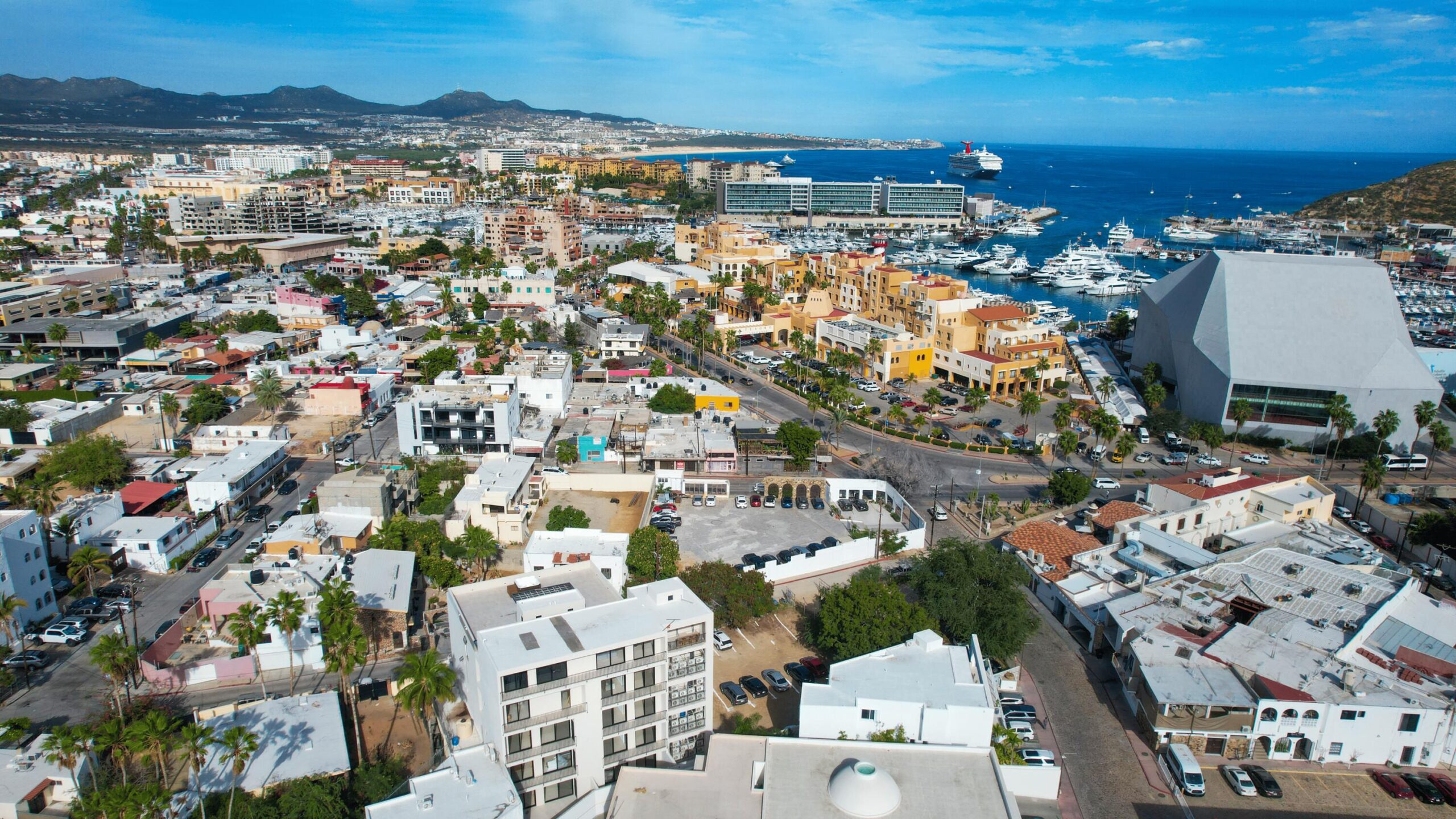 Los Cabos Idaho Condos Bright, spacious 2-bed, 2-bath condo, freshly updated with paint, updated cabinets, and quartz countertops. This stylish, move-in-ready home features a private patio just steps from a beautifully landscaped pool, plus access to the shared rooftop terrace with sweeping ocean for sale