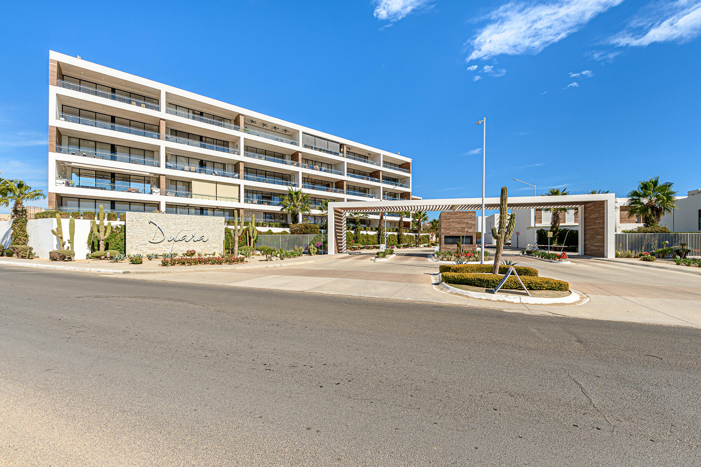 Los Cabos Palmitos Residencial Exceptional ground-floor condo for sale in Palmitos Residencial, located in the growing Jacarandas area of Cabo San Lucas. This fully furnished and professionally decorated 2-bedroom residence offers 151 m² of total space, featuring an oversized private patio ideal for indoor-outdoor living. The condo includes upgraded sliding glass doors and main entrance, high-quality blinds, mini-split A/C units, and a fully equipped kitchen with all appliances included.The community offers a swimming pool, controlled access, and 24/7 security. Conveniently located with quick access to major roads, supermarkets, shopping centers, restaurants, and downtown Cabo San Lucas.Excellent option for full-time living, vacation use, or rental investment with strong rental demand and appreciation potential for sale