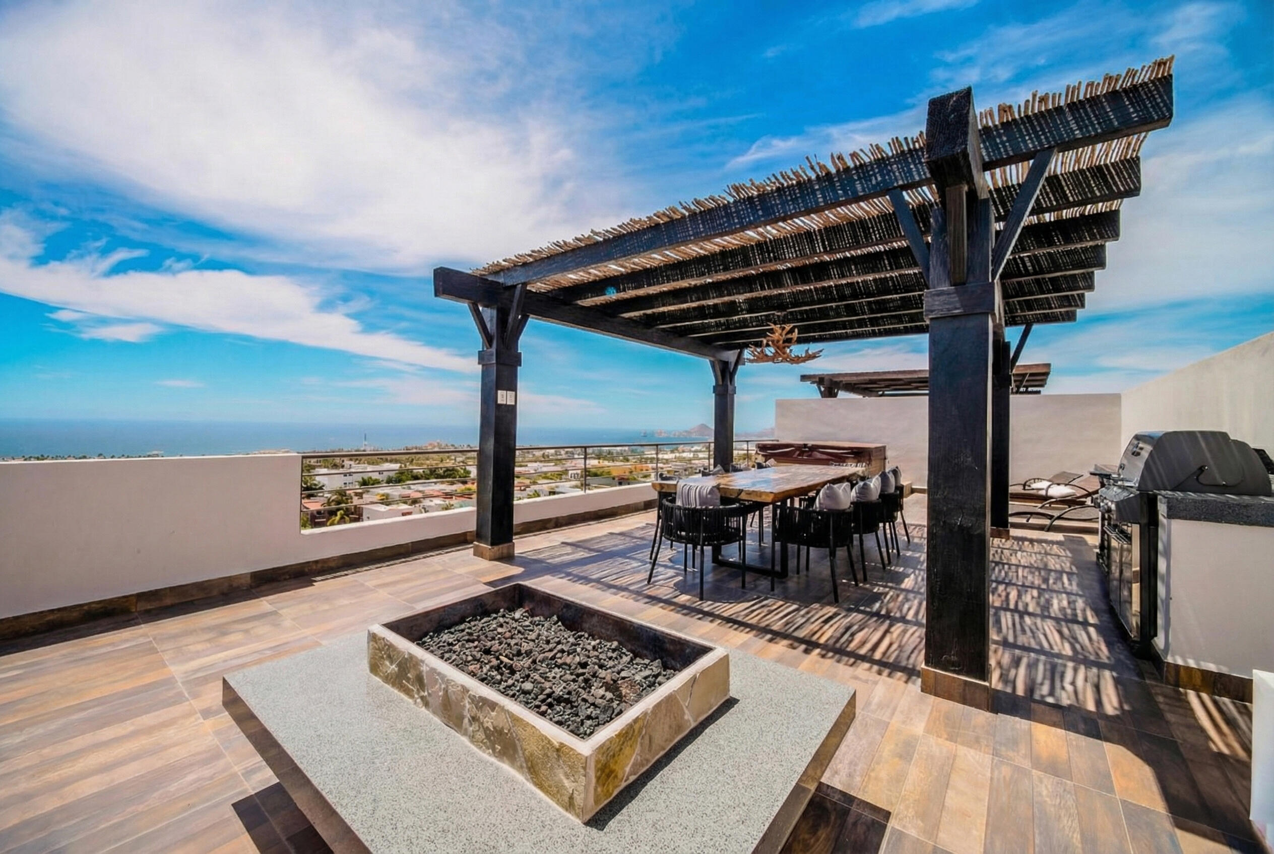Los Cabos El Tezal E;General This luxurious apartment at Lucca Tower, Cabo San Lucas, offers spectacular for sale