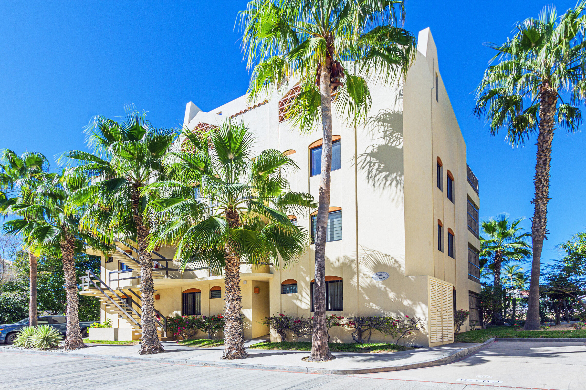 Los Cabos Vista Vella Ii This beautiful turn-key condo in Vista Vela II offers luxury and an unbeatable location. Enjoy stunning Arch and ocean for sale