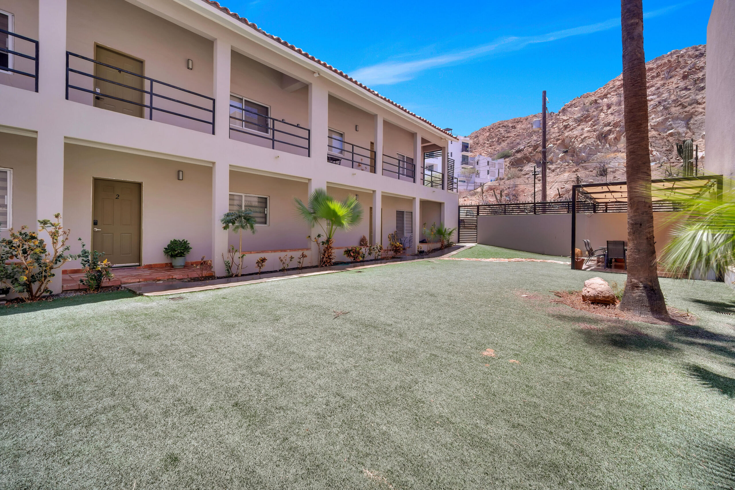 Los Cabos Centro Rare opportunity to own a fully furnished 2-bedroom, 2-bathroom condo in a four plex, a property type rarely available in Cabo San Lucas. Ideally located just a 5-minute walk to downtown, the marina, restaurants, shopping, and nearby beaches. This well maintained unit offers excellent rental income potential and is perfect as a vacation home, full-time residence, or investment property. all four individual units available for purchase separately, or all four units can be acquired together for a unique multi-unit investment opportunity. Motivated – Loma Alta, Cabo San Lucas, BS
