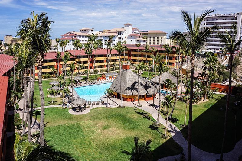 Los Cabos Marina sol This unique spacious 2-bedroom condo, located in the heart of Cabo San Lucas, one block from the famous Medano beach, and only a five-minute walk to the center of Cabo and the Marina, can sleep 6 guests, having a King bed in the master bedroom and two Twin beds in the second bedroom and a roll away bed. There are two full bathrooms, both with hair dryers. This unique condo has access to the patio from both bedrooms, so when you get up in the morning you can walk straight onto the patio to enjoy your first cup of coffee. A fully fitted kitchen will take care of all your cooking needs, eat at the dining table or Bar-B-Que on the spacious extra-large patio which has a beautiful – Paseo El Pescador, Cabo San Lucas, Baja California Sur BS