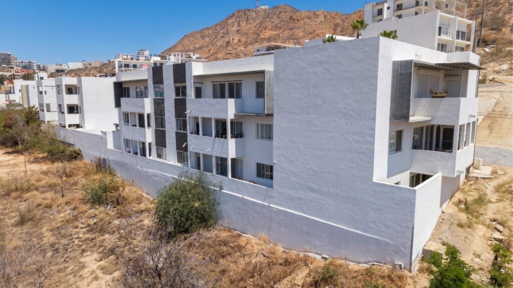 Los Cabos Lienzo Charro Condo for Sale at Torre Serena | Sunset, Cabo San LucasExcellent investment opportunity in Torre Serena, a residential community located in the area known as Sunset, in Cabo San Lucas, Baja California Sur.This second-level condo offers 102 m² of construction, featuring 3 bedrooms, 2 full bathrooms, living area, dining area, and a functional kitchen. It is sold furnished and ready to move in or generate income through long-term or vacation rentals.The property includes 1 assigned parking space, and the community offers controlled access with an electric gate for added privacy and security.Price: – SANTARENA, San Jose Corridor, San Jose Corridor, BS