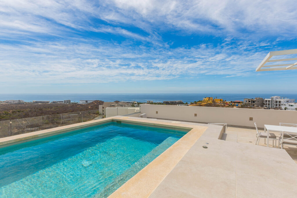 Los Cabos El tule-inland:general Located in one of El Tule's most relaxing communities, Vistamar Penthouse 2502 is a turnkey design masterpiece. This stunning residence features approximately 1,506 square feet of interior living space complemented by an exceptional 1,184 square feet of rooftop area, creating an expansive and airy atmosphere with breathtaking ocean and desert – Turn-key Penthouse, San Jose Corridor, Baja California Sur BS